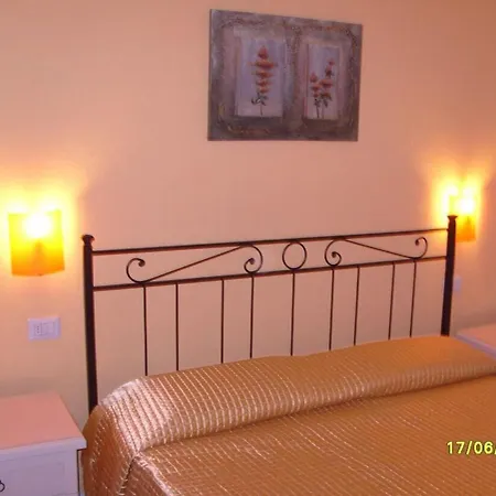 2casadelfaro Con Giardino Bbq 600m Dal Mare Ferienhaus